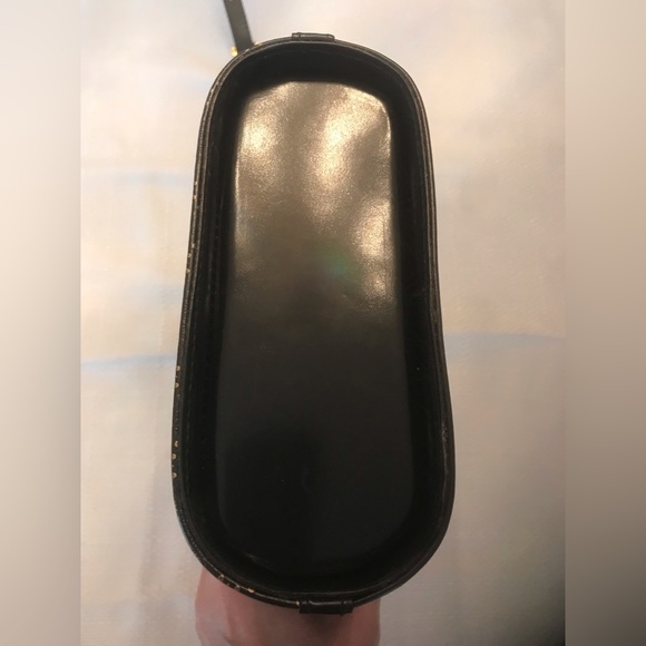 Calja Italian Artistic Leather Crossbody Handbag with Elegant Embossed Pattern - Picture 5 of 14